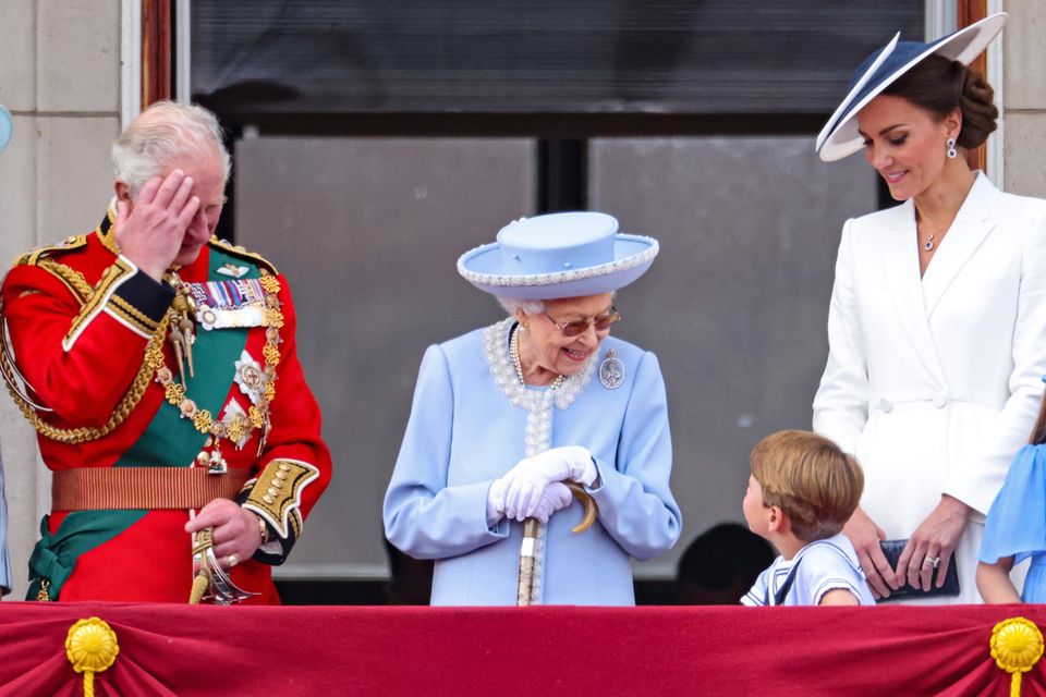 Immer wieder sucht Prinz Louis den Kontakt zu Queen Elizabeth.