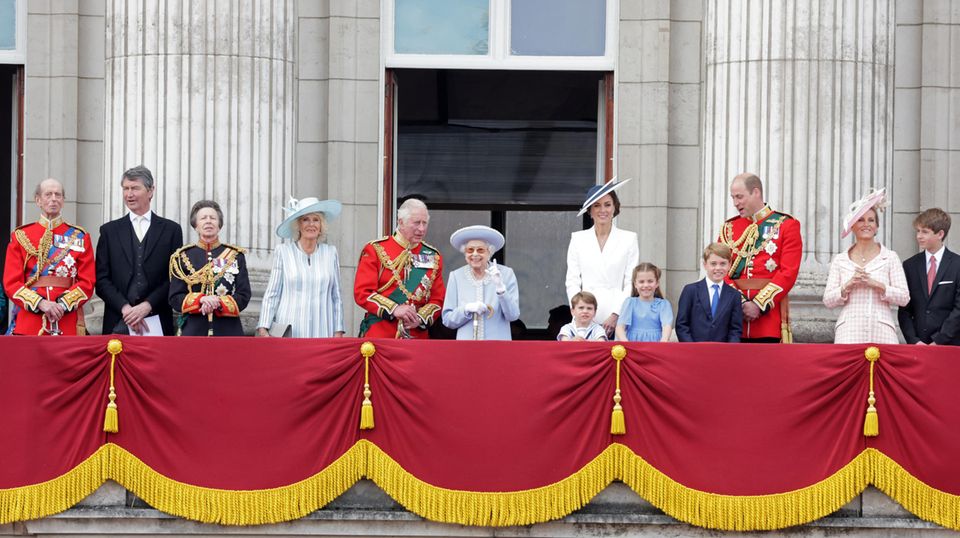 Trooping the Colour: Der Colour-Code auf dem Balkon: Rot, Weiß, Blau Der Colour-Code auf dem Balkon: Rot, Weiß, Blau