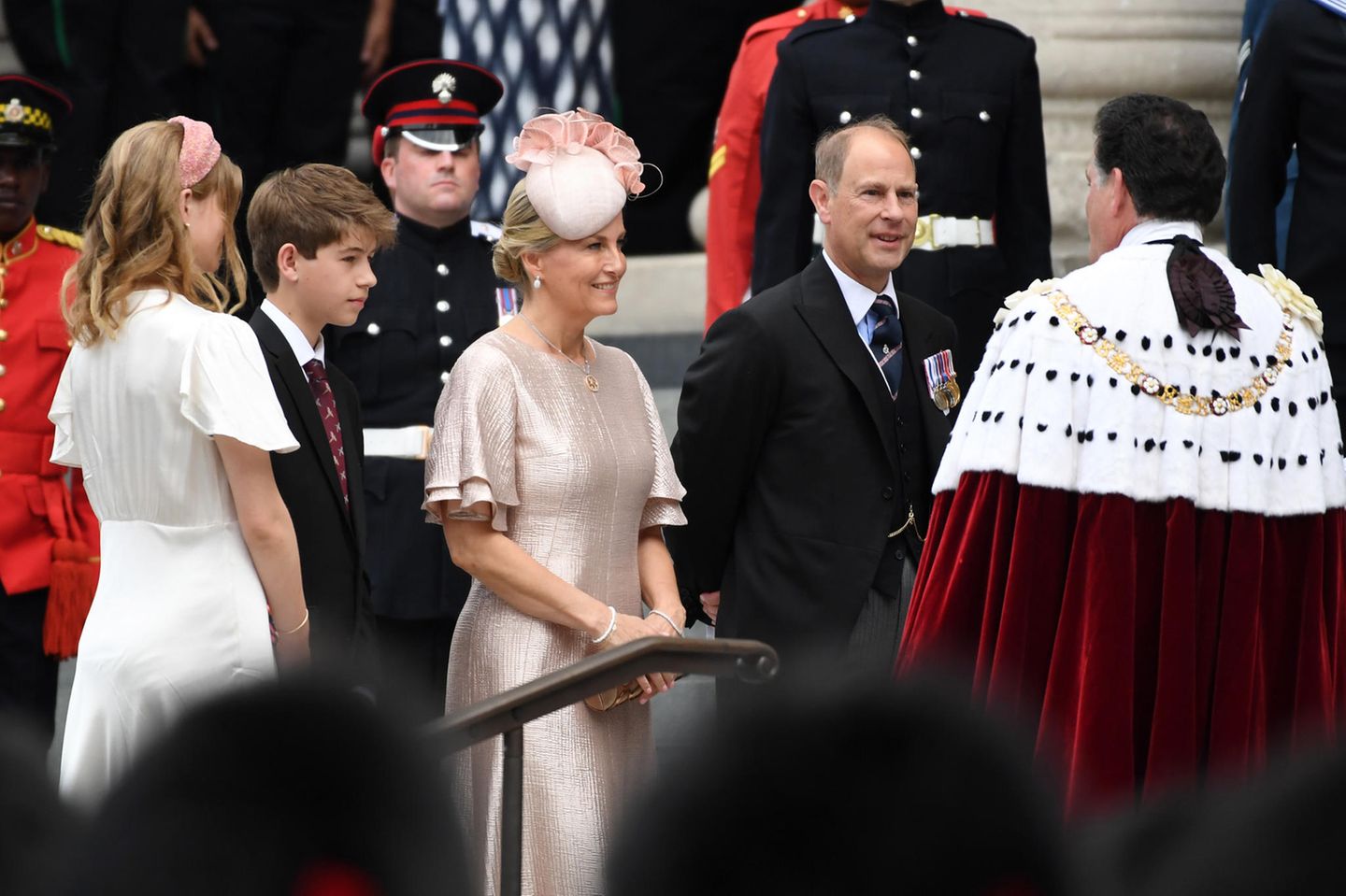 Prinz Edward, Sophie von Wessex und die gemeinsamen Kinder Lady Louise und James, Viscount Severn gehören ebenfalls zu den Gästen des Dankesgottesdienst im Rahmen des 70. Thronjubiläums von Queen Elizabeth.