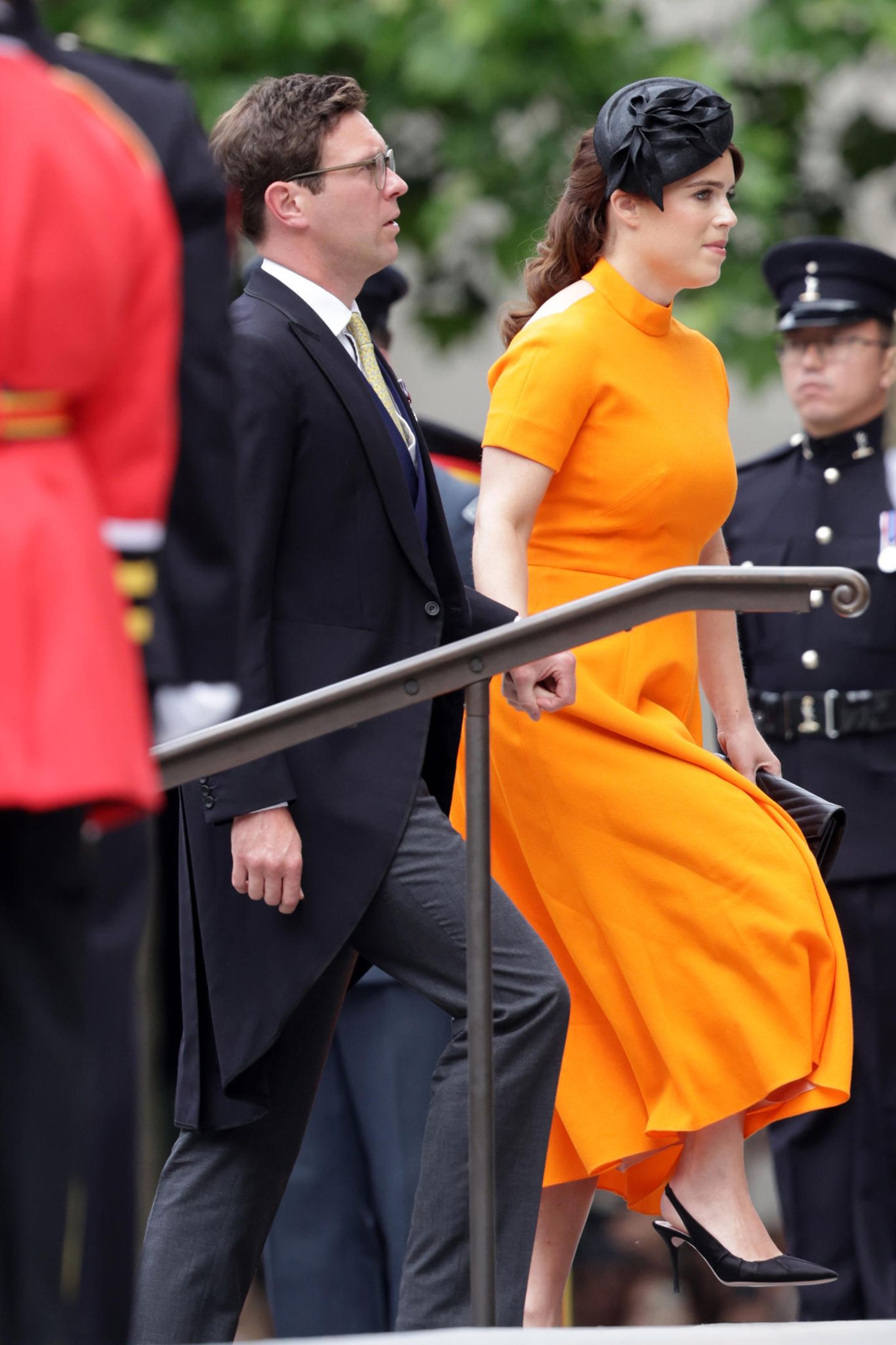 Auf gehts! Im Rahmen des 70. Thronjubiläums von Queen Elizabeth nehmen auch Jack Brooksbank und Prinzessin Eugenie am Gottesdienst teil.