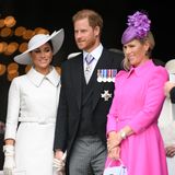 Nach rund einer Stunde ist der Gottesdienst zu Ehren der Queen vollbracht. Herzogin Meghan, Prinz Harry und Zara Tindall verlassen gemeinsam die Kathedrale.