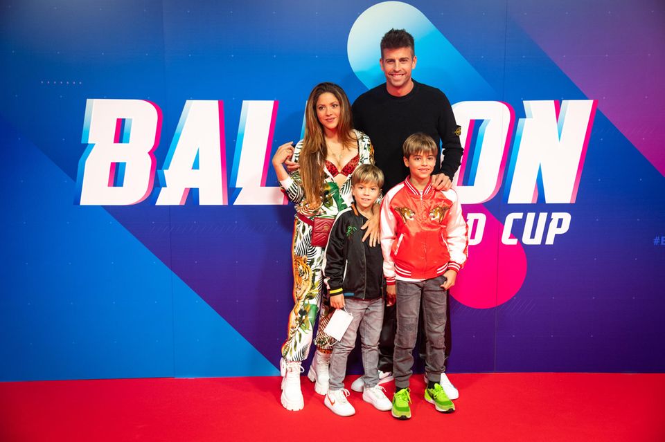 Shakira, Gerard Piqué und ihre Söhne bei der Luftballon-Weltmeisterschaft am 14. Oktober 2021 in Tarragona, Spanien.