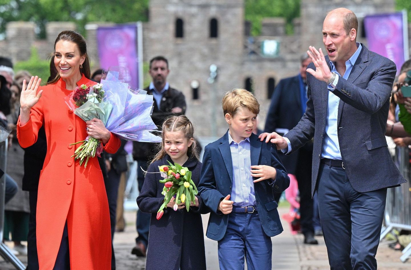 Queen Elizabeth: Die schönsten Bilder ihres 70. Thronjubiläums, Herzogin Catherine, Prinz William mit Charlotte und George