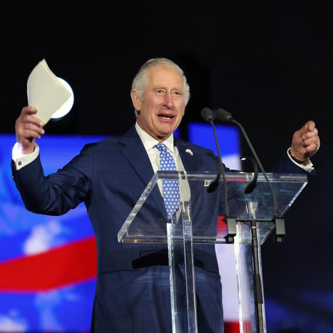 Prinz Charles hält eine Rede zu Ehren seiner Mutter, Queen Elizabeth.