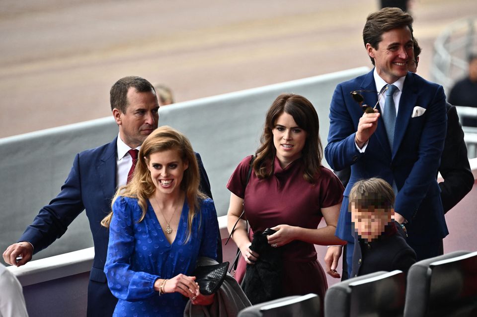 Peter Phillips, Prinzessin Beatrice, Prinzessin Eugenie, Christopher Mapelli Mozzi und Edoardo Mapelli Mozzi Peter Phillips, Prinzessin Beatrice, Prinzessin Eugenie, Christopher Mapelli Mozzi und Edoardo Mapelli Mozzi