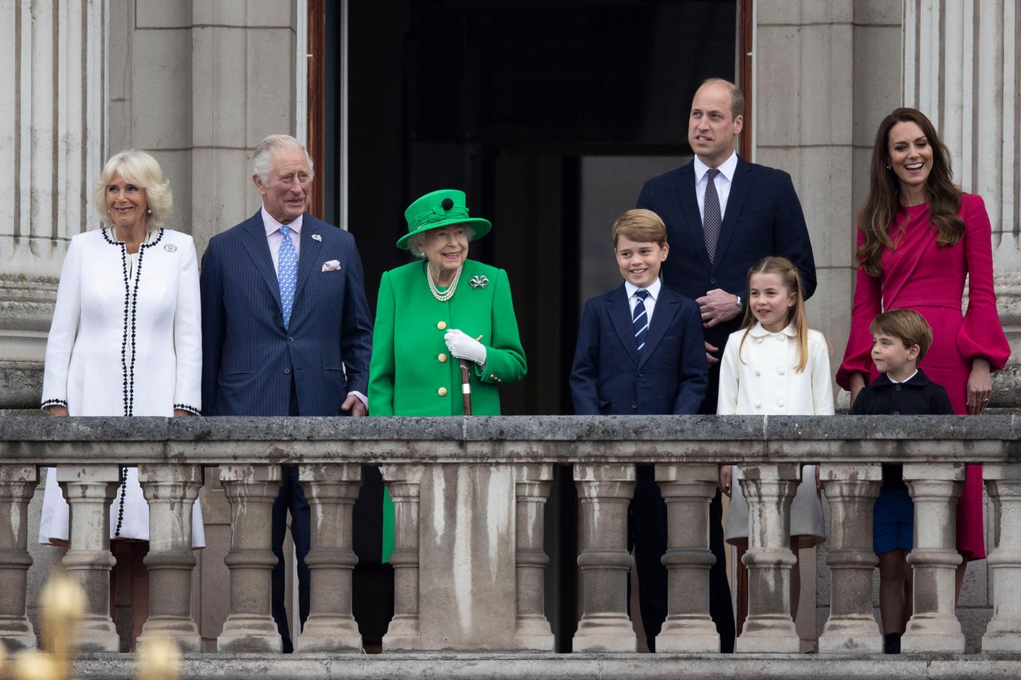 Herzogin Camilla, Prinz Charles, Queen Elizabeth, Prinz George, Prinz William, Prinzessin Charlotte Herzogin Catherine und Prinz Louis
