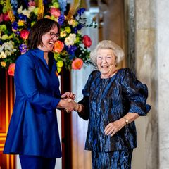 Preisträgerin Daphne Wassink und Prinzessin Beatrix