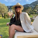 Happy Hour: Laura Wontorra mit Weinglas