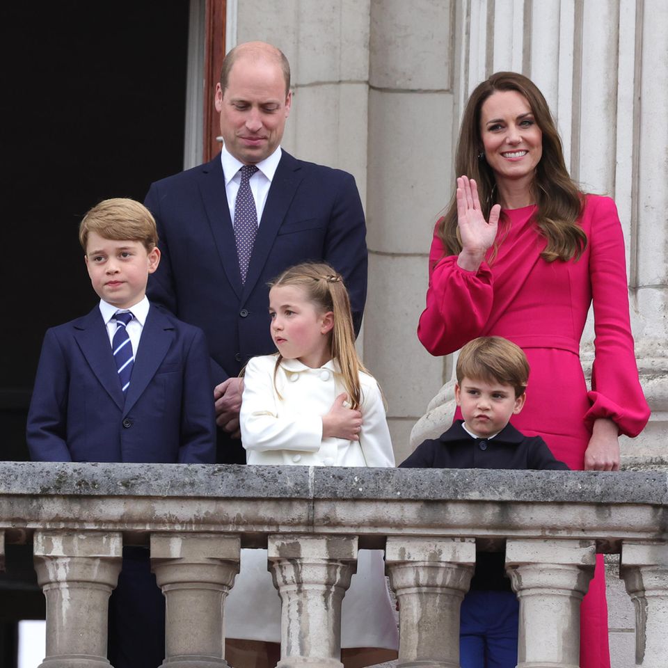 Prinz George, Prinz William, Prinzessin Charlotte, Prinz Louis und Herzogin Catherine
