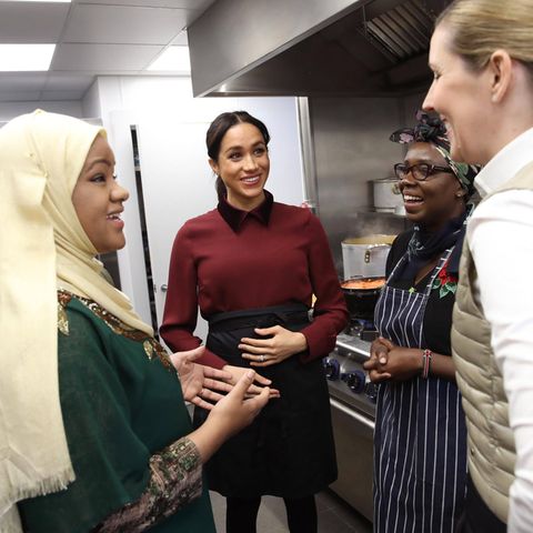 Herzogin Meghan bei ihrem Besuch der Hubb Community Kitchen im Jahr 2018