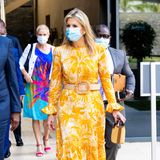 Sie trifft immer den richtigen Ton: Im sommerlich gelben Kleid mit Pflanzenmotiven begeistert Máxima am zweiten Tag ihres Aufenthalt in Senegals Hauptstadt Dakar. Die Königin bereist seit dem 13. Juni als UN-Sonderbeauftragte Westafrika.