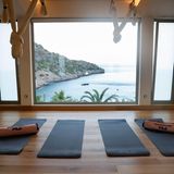 Auch das Sportangebot kam im Daios Cove Luxury Resort & Villas nicht zu kurz. Mit einem wunderschönen Blick aufs Meer konnte bei morgendlichen Yoga Sessions teilgenommen werden. 