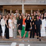 Auf dem Weg zu einem gemeinsamen Abendessen im Beach House des Daios Cove Luxury Resort & Villas entstand ein Gruppenbild mit allen Gästen.