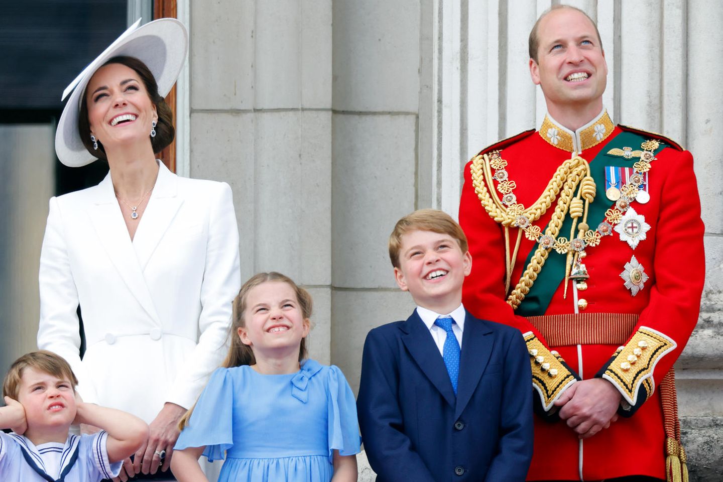 Herzogin Catherine und Prinz William mit ihren Kindern Prinz Louis, Prinzessin Charlotte und Prinz George