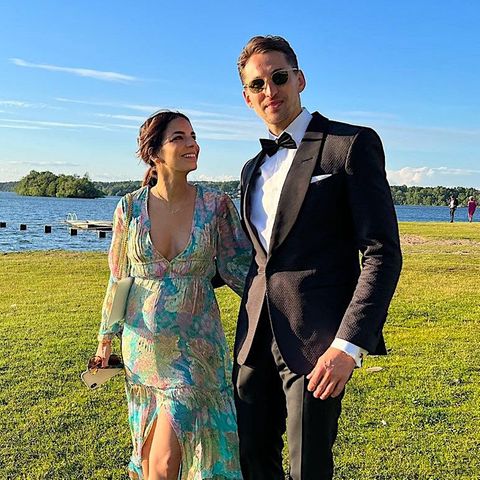 Lilli Hollunder und René Adler besuchen eine Hochzeit