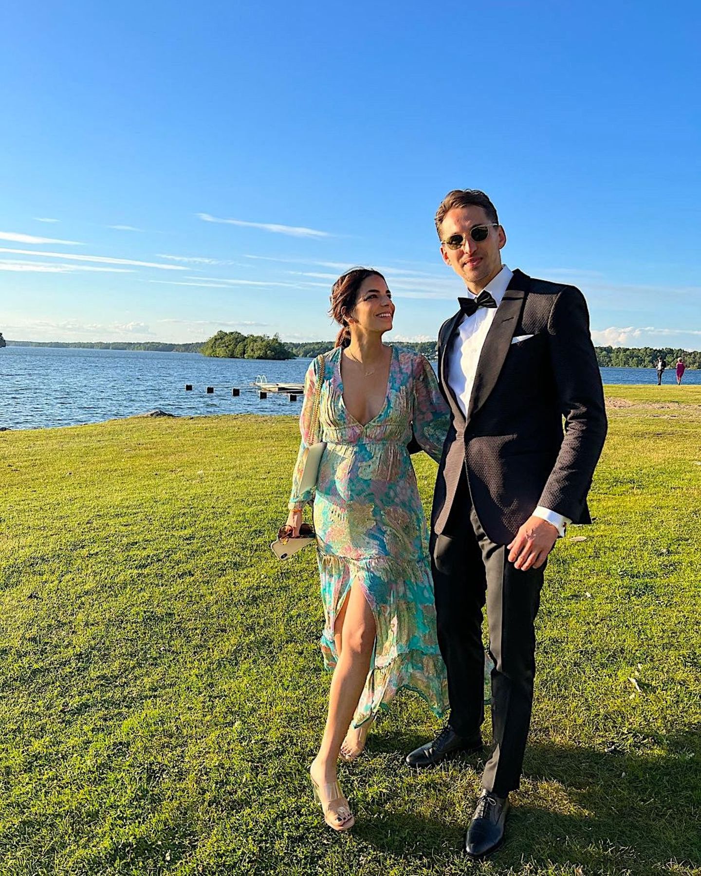 Lilli Hollunder und René Adler besuchen eine Hochzeit
