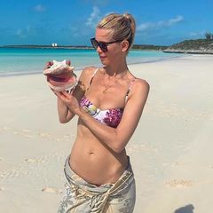 Claudia Schiffer zeigt sich im Bikini
