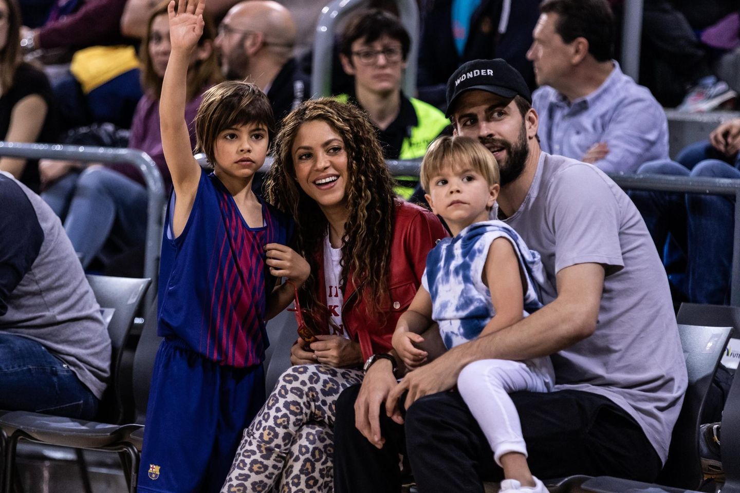 Shakira und Gerard Piqué mit ihren Söhnen Milan und Sasha