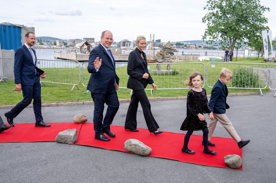 Fürt Albert + Fürstin Charlène: mit Prinz Haakon und den Zwillingen Jacques und Gabriella Fürt Albert + Fürstin Charlène: mit Prinz Haakon und den Zwillingen Jacques und Gabriella