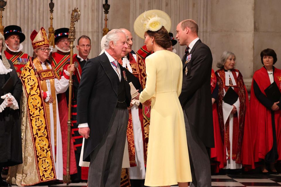 Prinz Charles mit Herzogin Catherine und Prinz William beim Dankgottesdienst