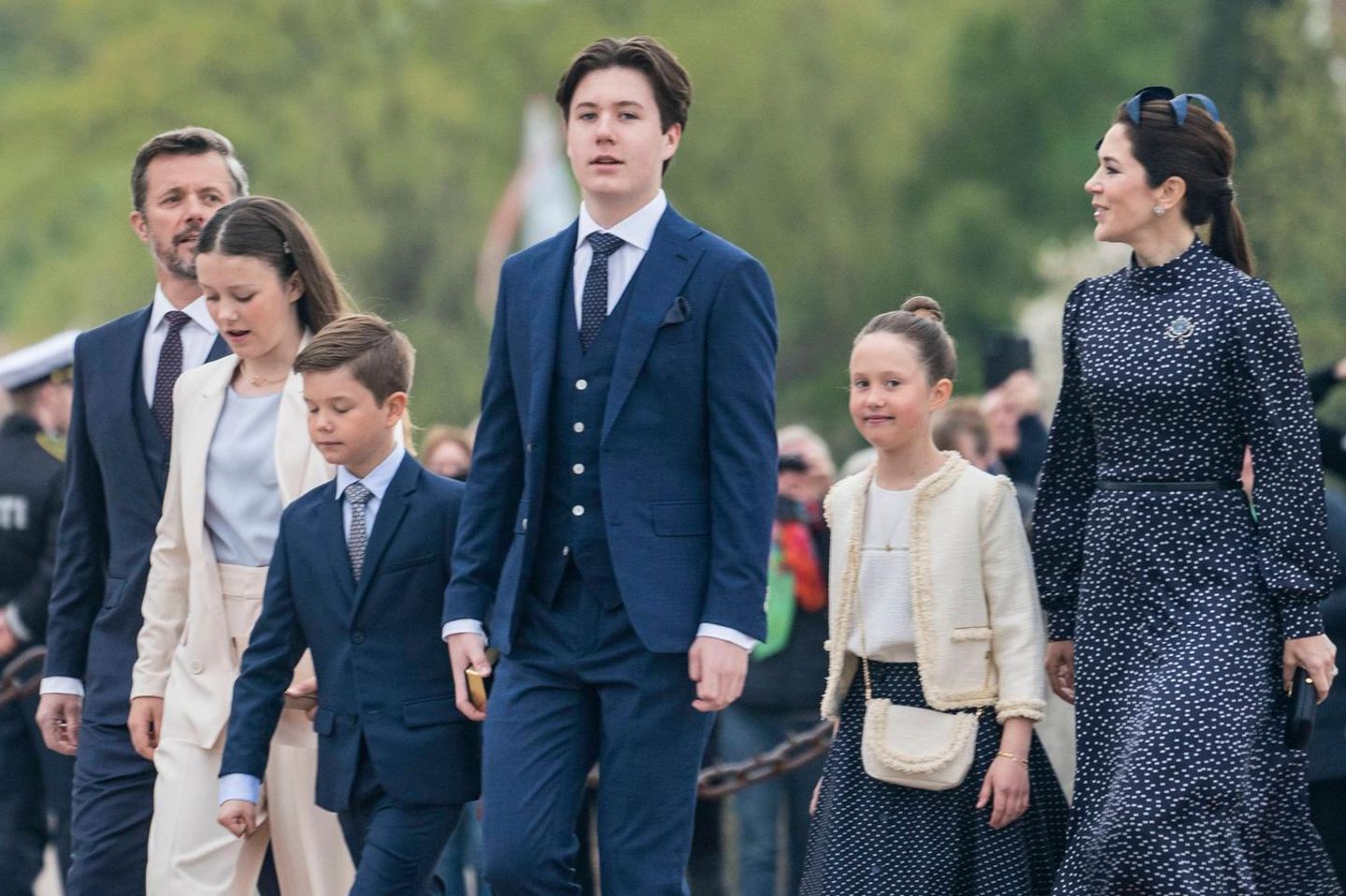 Prinz Christian (Mitte) mit seinen Eltern Prinz Frederik und Prinzessin Mary und den Geschwistern Prinzessin Isabella (2.v.l.), Prinz Vincent und Prinzessin Josephine