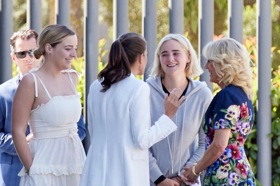 Königin Letizia mit Jill Biden und ihren Enkeltöchtern Finnegan (l.) und Maisy Biden