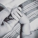 1. Juli 2022  In diesem kleinen Händchen steckt die größte Liebe: Brian Austin Green erfreut seine Instagram-Fans mit der schönen Nachricht, dass seine Partnerin Sharna Burgess und er Eltern geworden sind: Baby Zane Walker Green wurde am 28. Juni um 12:12 Uhr geboren.