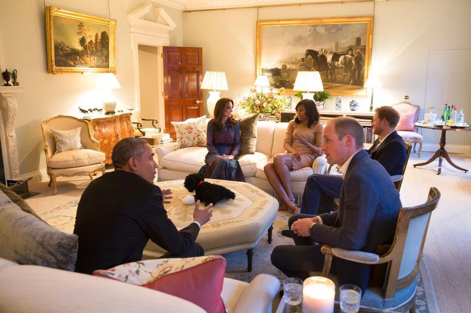 Das amerikanische Präsidentenpaar traf 2016 im Kensington Palast auf Teile der britischen Königsfamilie.