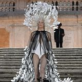 Valentino zeigt bei der Haute Couture Schau Herbst/Winter 2022/2023 wahre Schneiderkunst. 