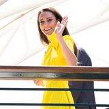 Eine sonnige Style-Überraschung hält der Auftritt von Herzogin Catherine am heutigen, 13. Tag des Tennisturniers im Wimbledon für uns bereit. Der fröhliche Sommer-Look stammt von Roksanda Ilincic, eine Designer, die für elegante, aber besondere Schnitte und kräftige Farben bekannt ist.