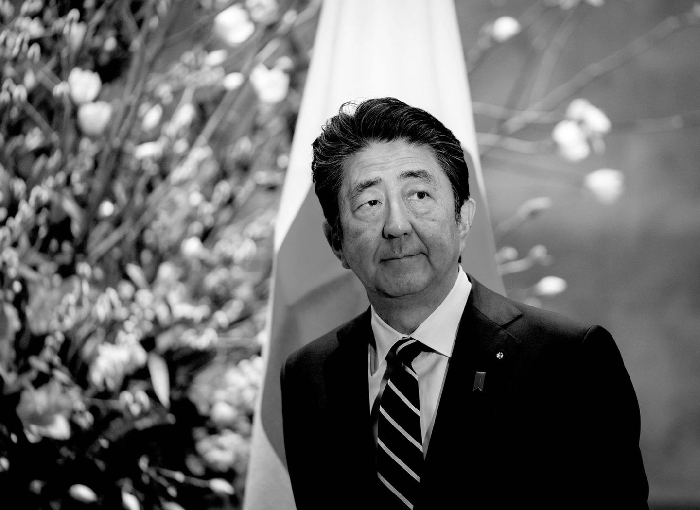 8. Juli 2022: Shinzō Abe (67 Jahre)  Das tödliche Attentat auf den ehemaligen Premierminister Japans schockiert die Welt. Während einer Wahlkampfveranstaltung in Nara wurde Abe angeschossen und erlag seinen Verletzungen wenige Zeit später. In der japanischen Geschichte war der hochangesehene Politiker der am längsten amtierende Premier.