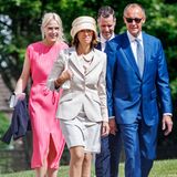 Zu den Hochzeitsgästen gehören auch der selbst im Privatjet eingeflogene CDU-Chef Friedrich Merz (r.) und seine Frau Charlotte.