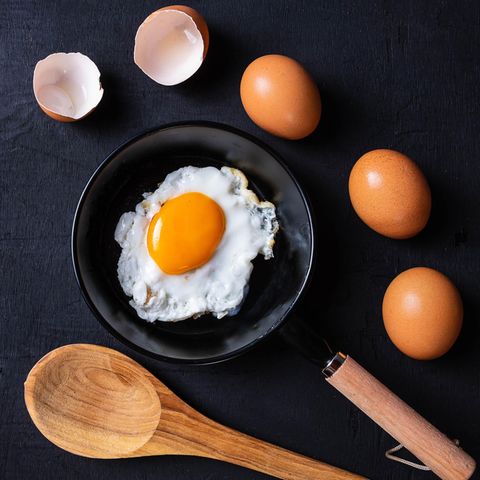 Spiegelei in der Pfanne: Wer um diese Uhrzeit Eier isst, nimmt schneller ab