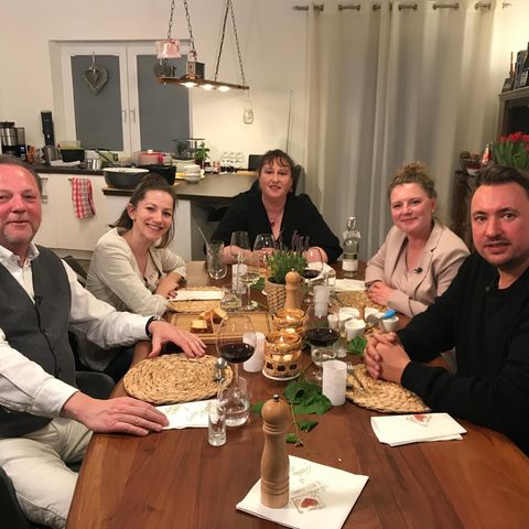 "Das perfekte Dinner" in Bremen bei Gastgeberin Elisabeth (Mitte)