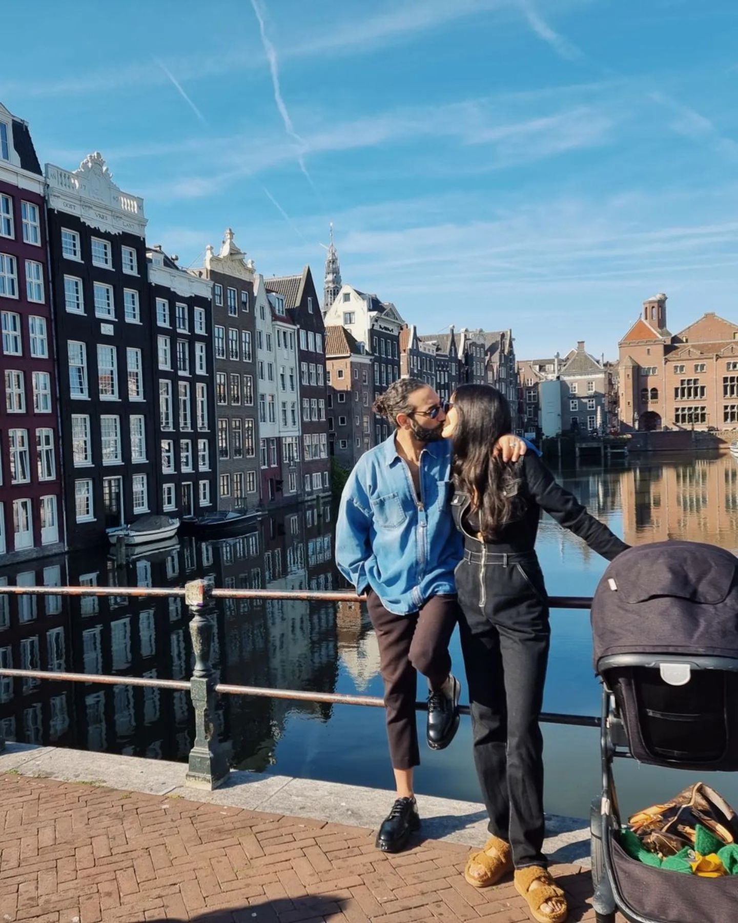 Promi-Küsse: Massimo Sinato und Rebecca Mir in Amsterdam