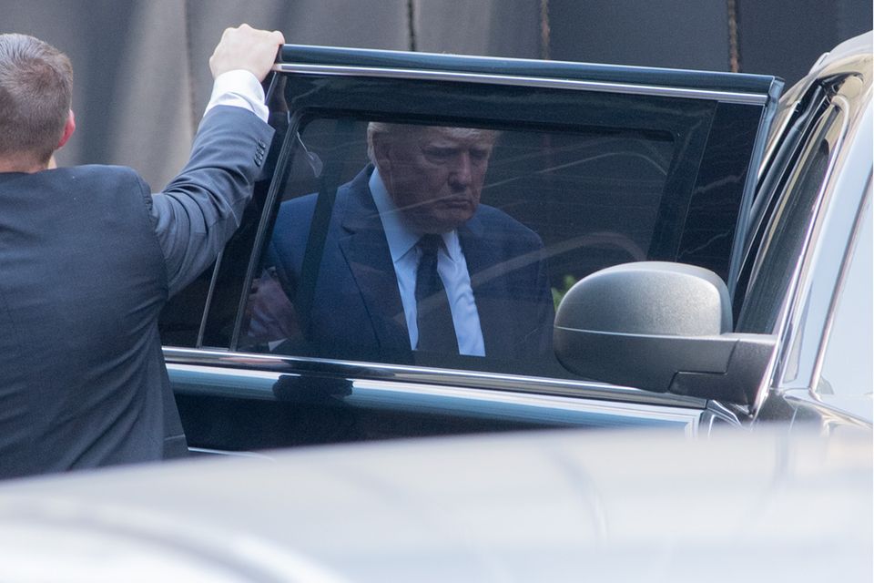 Donald Trump left his Trump Tower to go to the funeral of his ex-wife.