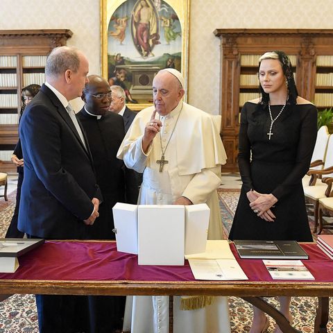 Prinz Albert und Fürstin Charlène mit Papst Franziskus
