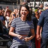 Selena Gomez zeigt sich gut gelaunt in Paris