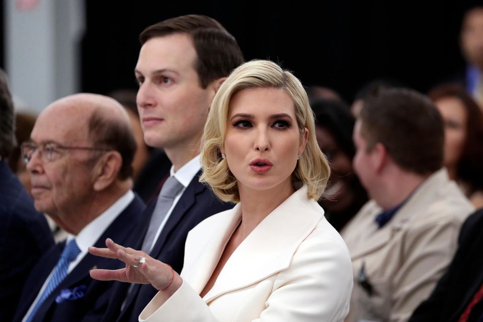 Donald Trump: Jared Kushner und Ivanka Trump während einer Rede von Donald Trump anlässlich der Eröffnung einer Louis-Vuitton-Fabrik am 17. Oktober 2019. Jared Kushner und Ivanka Trump während einer Rede von Donald Trump anlässlich der Eröffnung einer Louis-Vuitton-Fabrik am 17. Oktober 2019.