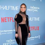 Jennifer Lopez feiert bei der Eröffnung des 21. Tribeca Film Festivals in New York die Premiere ihrer Netflix Doku "Halftime". Und was für einen sexy Look von Tom Ford sich JLo ausgesucht hat!