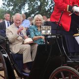 Windsor Terminkalender: Prinz Charles und Herzogin Camilla sitzen in einer Kutsche.