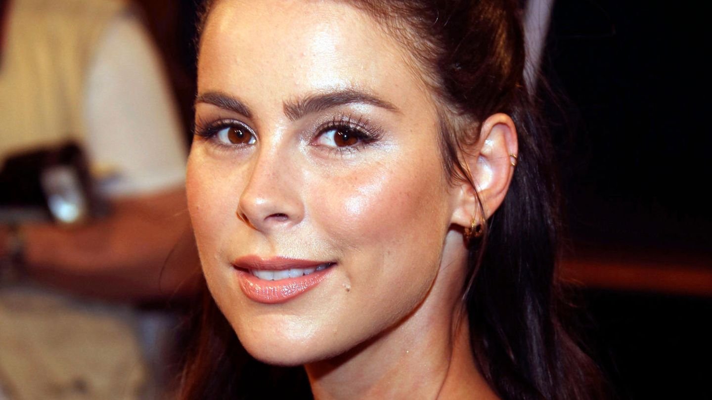 Lena-Meyer-Landrut-Im-XXS-Bikini-zeigt-sie-ihr-Sixpack