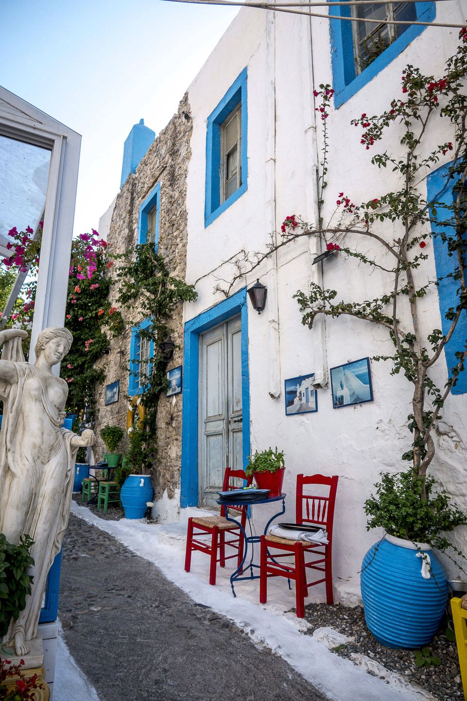 In ihrem Urlaub auf Kos spazieren Frederik und Mary von Dänemark gerne durch die malerischen Straßen Griechenlands. 