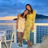 Eine hübscher als die Nächste! Die Schönheit liegt wohl in der Familie. Model-Mama Alessandra Ambrosio lässt den Abend mit ihrer Tochter in Montenegro ausklingen. Anja kommt eindeutig nach ihrer Mutter und modelt für ihre 13-Jahre schon geübt vor der Kamera. 
