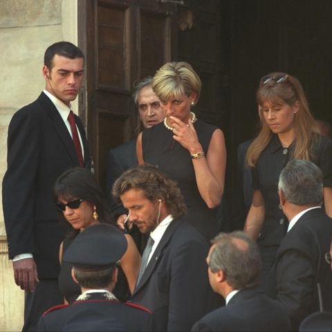 Der letzte Sommer von Lady Di: Diana auf der Beerdigung von Gianni Versace