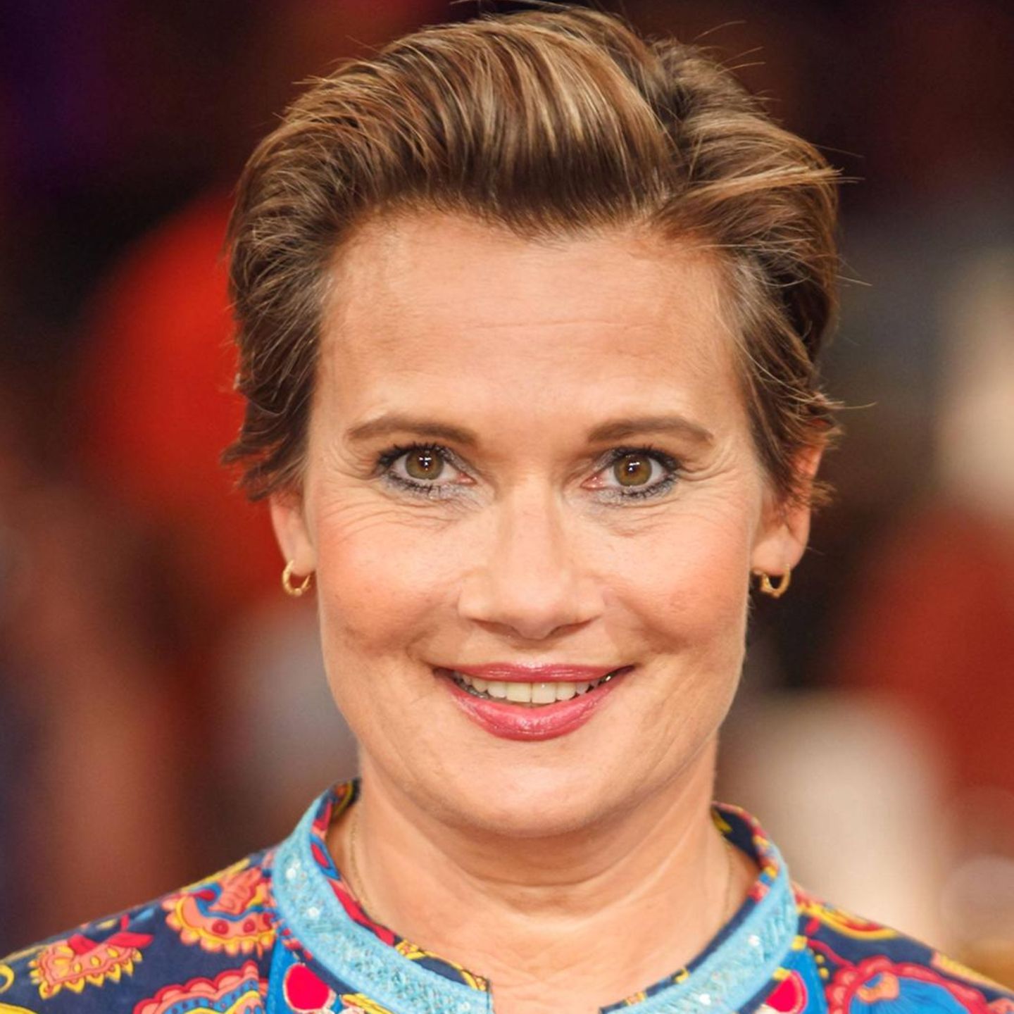 Wie alt ist die bekannte Schauspielerin? Wie alt ist die bekannte Schauspielerin?