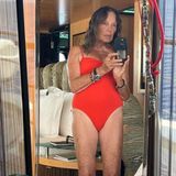 Selfies machen mit 75 Jahren? Unbedingt! In leuchtend rotem Bikini präsentiert sich Diane von Fürstenberg selbstbewusst auf Instagram. "Ich will mich wohlfühlen und zwei Stunden täglich schwimmen hilft dabei! Ich weiß, ich sollte lächeln, aber ich komme mir blöd vor, wenn ich mich selbst angrinse," schreibt die Modeschöpferin unter das Spiegelfoto. Wow, was für eine Form!