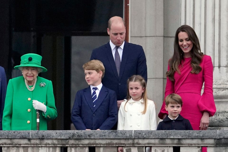 Queen Elizabeth, Prinz William, Herzogin Catherine, Prinz George, Prinzessin Charlotte, Prinz Louis