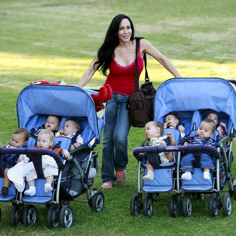 Octomom: Mutter mit Achtlingen im Kinderwagen