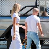 Jason Oppenheim ist mit seiner Freundin Marie-Lou Nürk in Hollywood unterwegs. Das Paar hat einen erstaunlichen Größenunterschied, der zum Teil auch auf Marie-Lous Absatz-Stiefel zurückzuführen ist. Dass seine Freundin größer ist, scheint den Selling-Sunset-Star aber nicht zu stören. Warum auch? Wenn es charakterlich passt, ist alles andere doch Nebensache. 